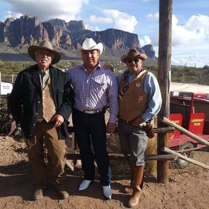 Meet your Posher, Carlos